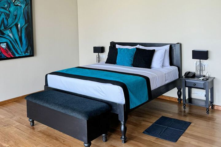 Room 4 of 99