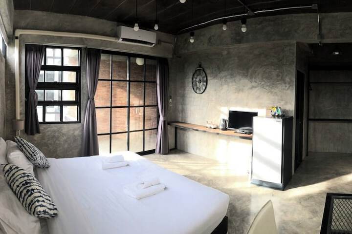 Room 11 of 36