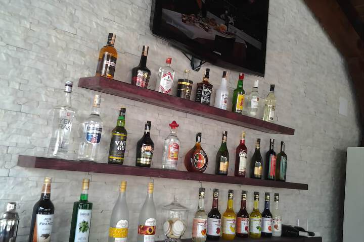 Lounge 21 of 28
