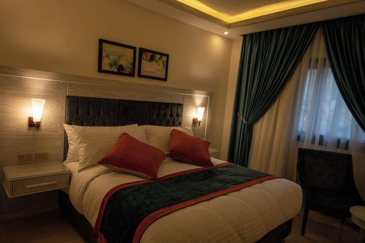 Room 20 of 38