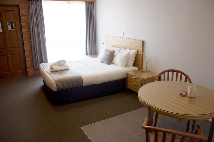 Room 5 of 28