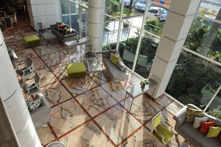 Hotel 5 of 71