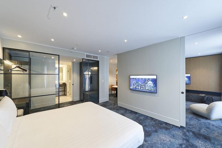 Room 12 of 84