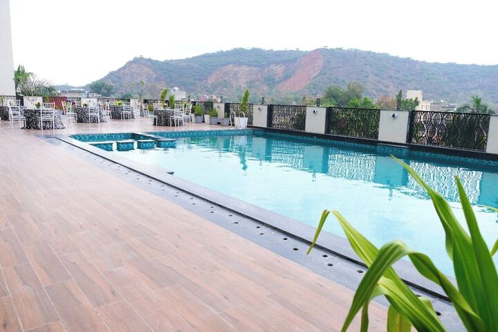 Pool 46 of 64