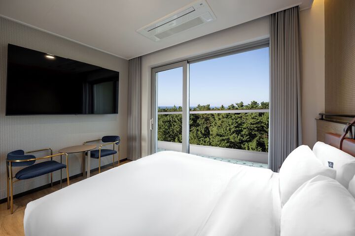 Room 26 of 89