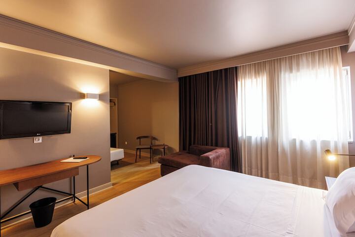 Room 32 of 89