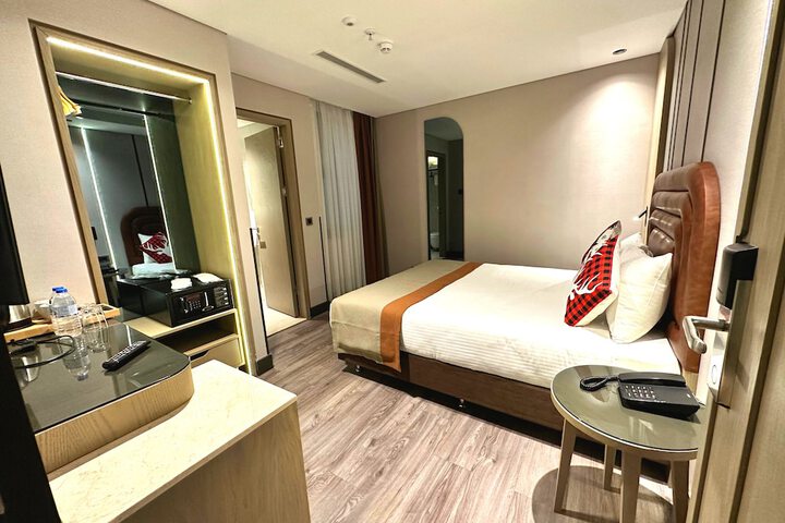 Room 10 of 96