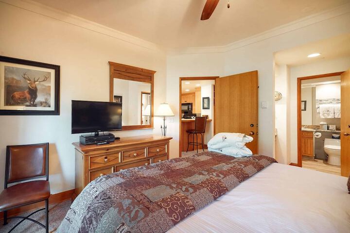 Room 34 of 222