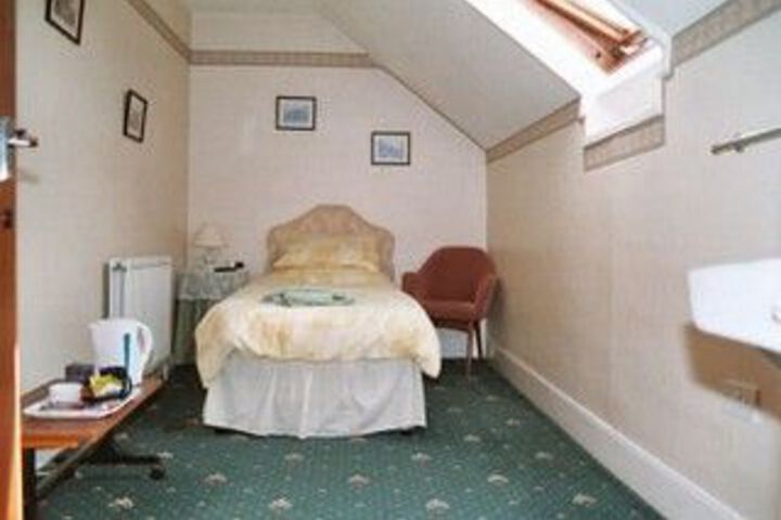 Room 8 of 9