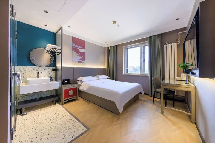 Room 15 of 18