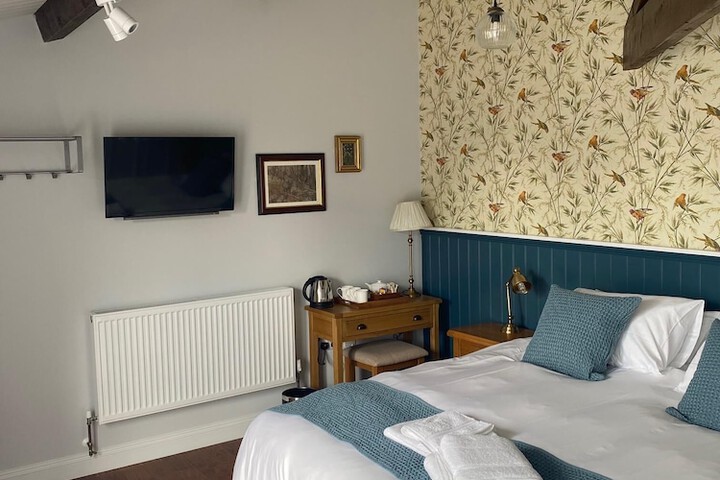 Room 4 of 18