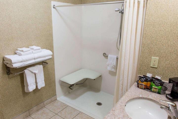 2 Queen Beds Accessible (5 of 9)