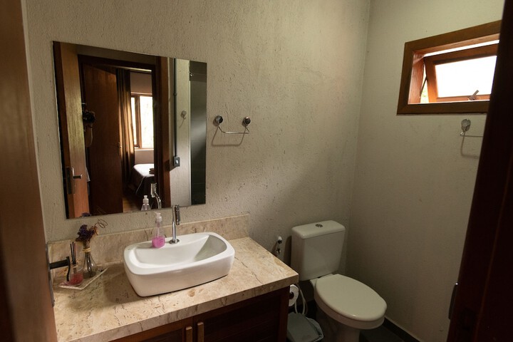 Room 208 of 259