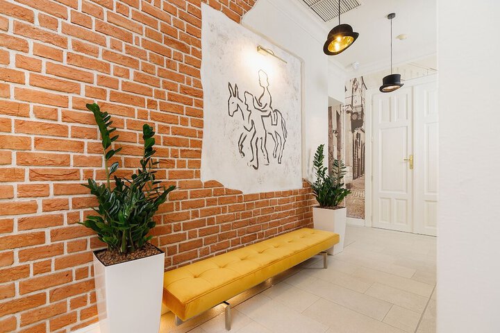 Entrance & Lobby