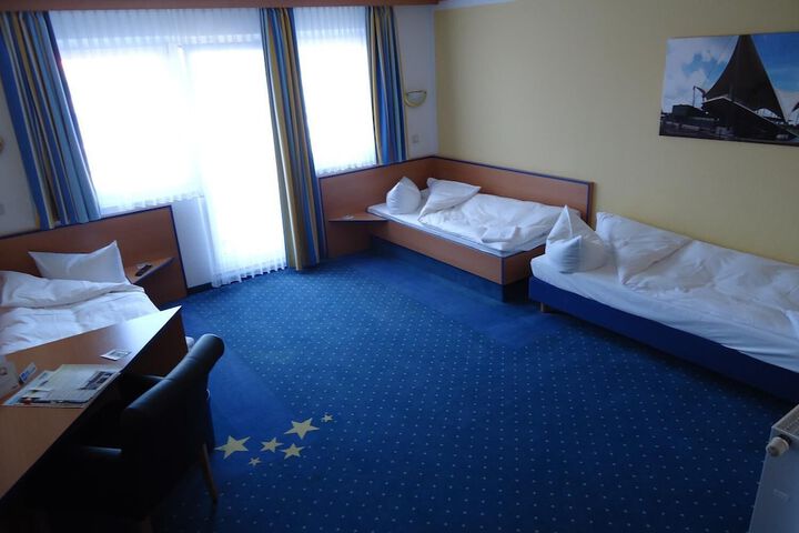Room 10 of 34