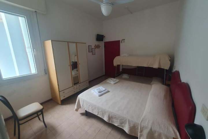 Room 4 of 14