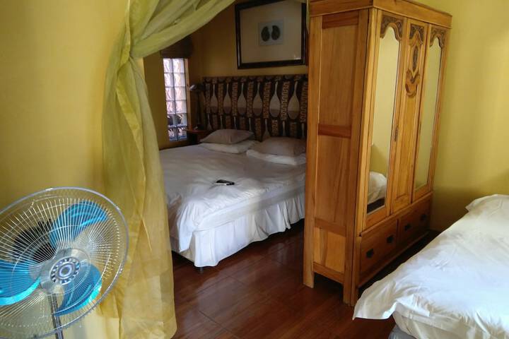 Room 6 of 13