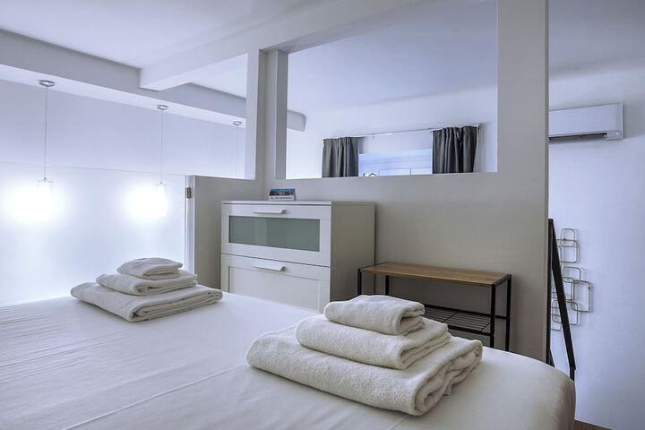 Room 4 of 25