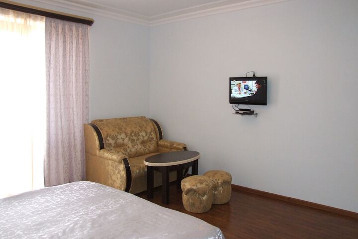 Room 2 of 31
