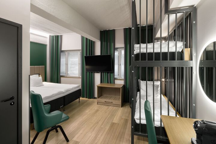Room 19 of 70