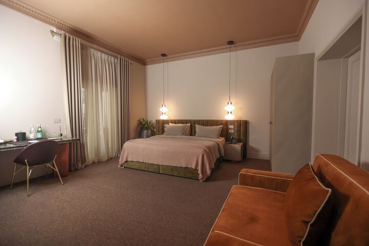 Room 3 of 72