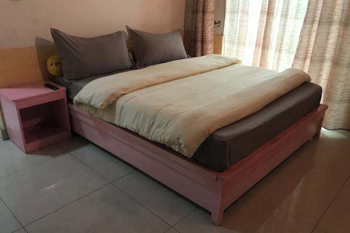 Room 9 of 34