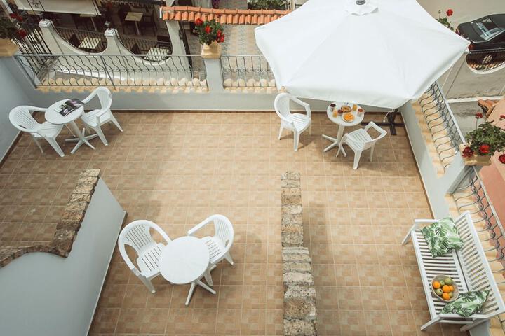 Terrace/Patio 6 of 7