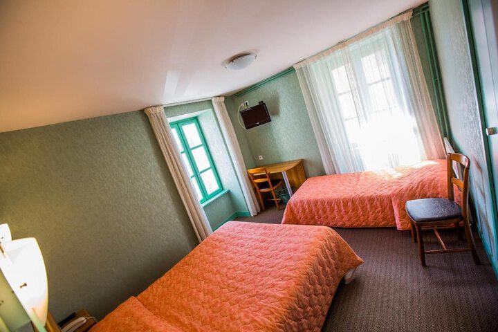 Room 13 of 40