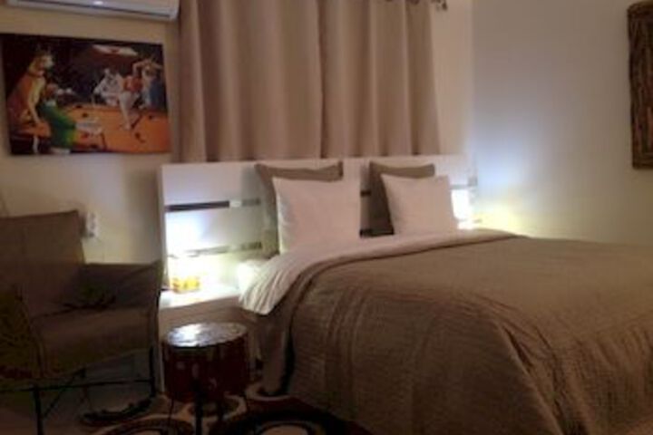 Room 9 of 12