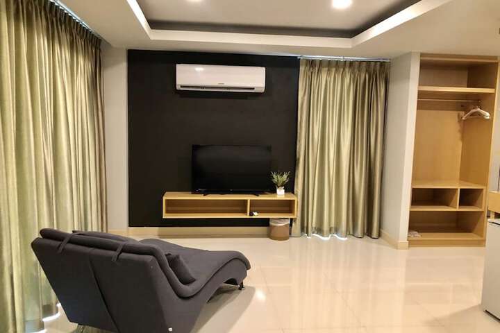 Room 32 of 69