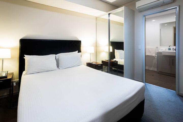 Room 4 of 24