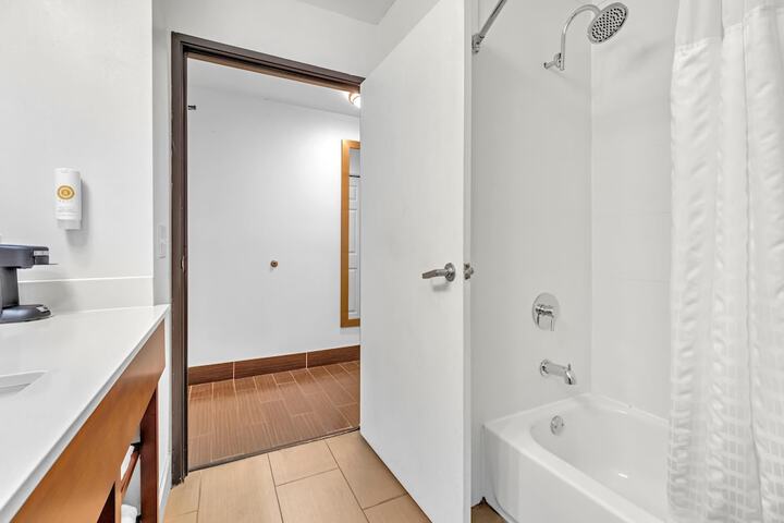 Room 40 of 83