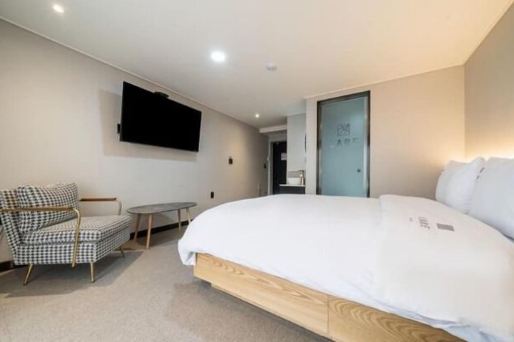 Room 35 of 67