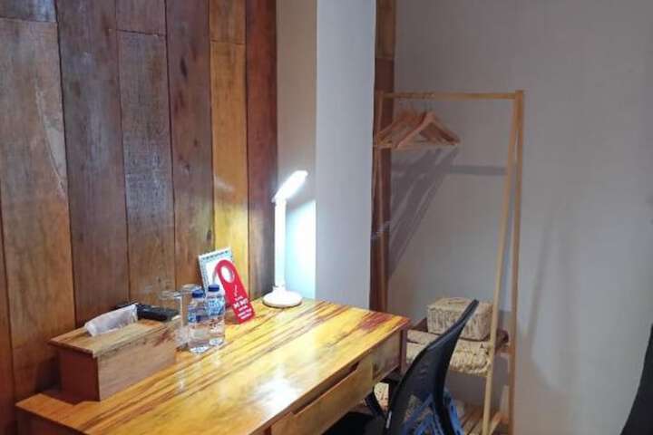 Room 17 of 33