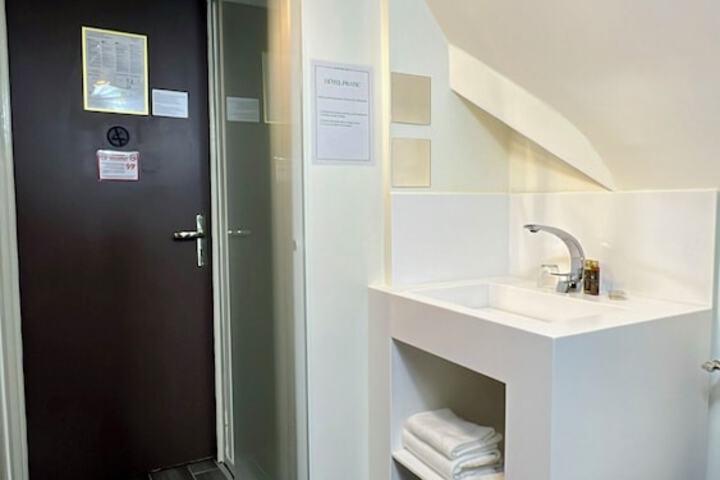 Room 15 of 38