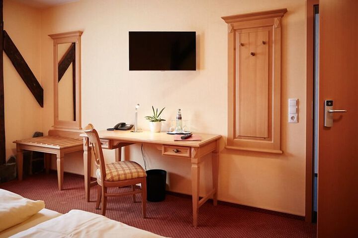Room 6 of 11