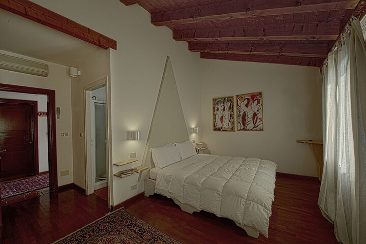 Room 9 of 50