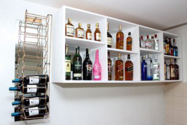 Lounge 9 of 13