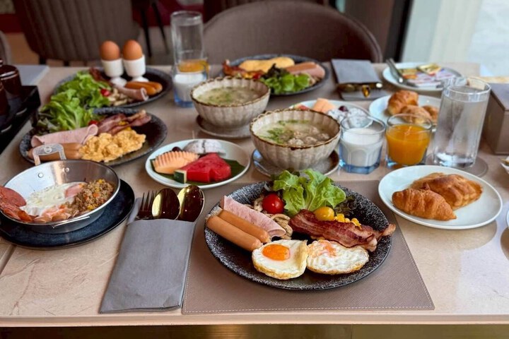 Breakfast/Coffee Service 64 of 77