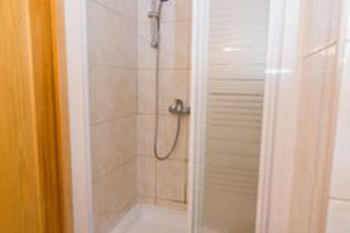 Room 4 of 40
