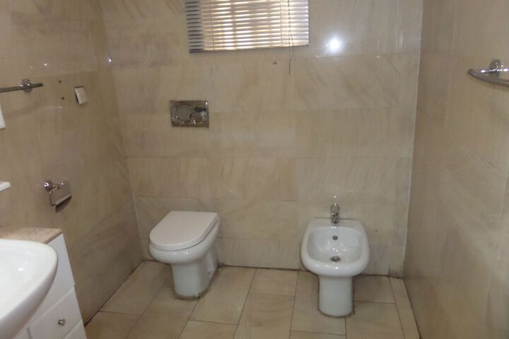 Room 6 of 24