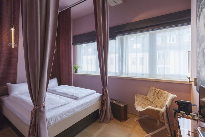 Room 10 of 52