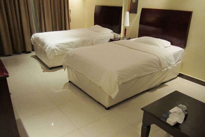 Room 13 of 16