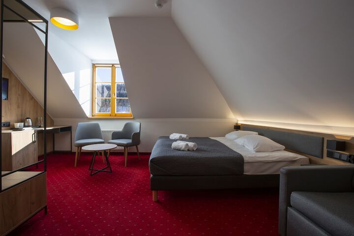 Room 16 of 49