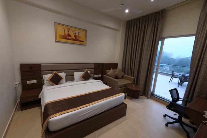 Room 4 of 23