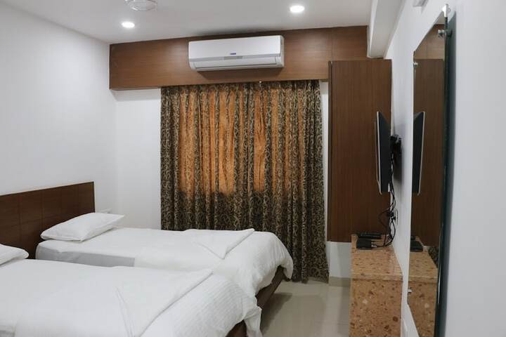 Room 2 of 7