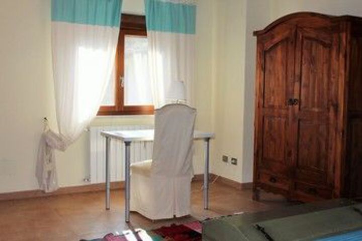 Room 9 of 16