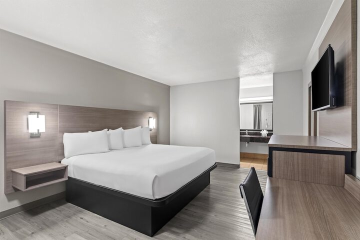 Room 8 of 30