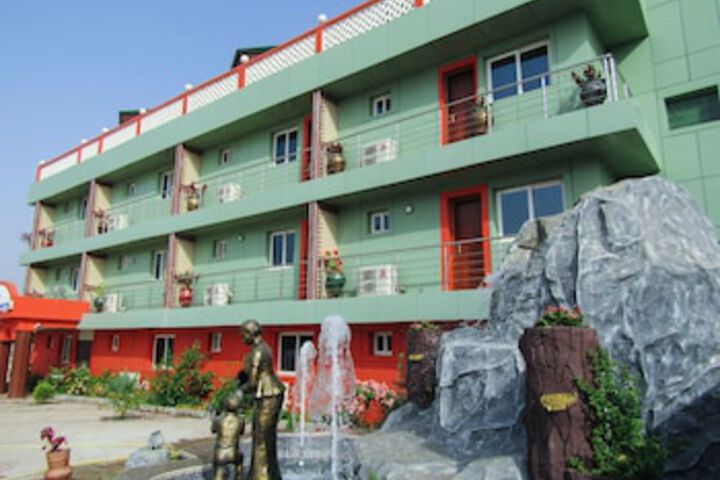 BLUE SKY HOTEL