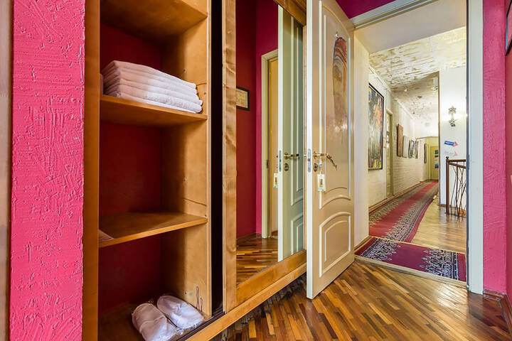 Room 27 of 151
